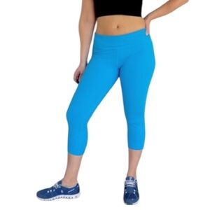 Under Armour all season gear electric blue fitted low rise capri leggings medium